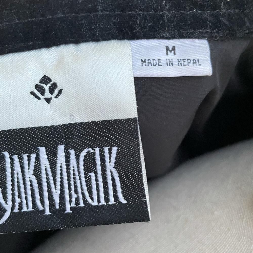 Yak Magik ~ Medium ~ Vtg ~ Black/Gold • Velvet ~ Silk Ribbons/ Fringe ~ Jacket - Picture 14 of 14
